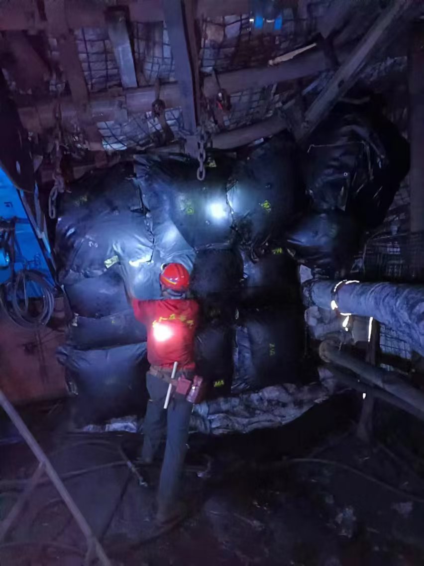 抗撕裂抗沖擊積木式堆碼摞起來礦用柔性塑料涂覆布充氣氣垛礦用充氣氣垛礦用充氣囊袋密閉墻好用嗎？